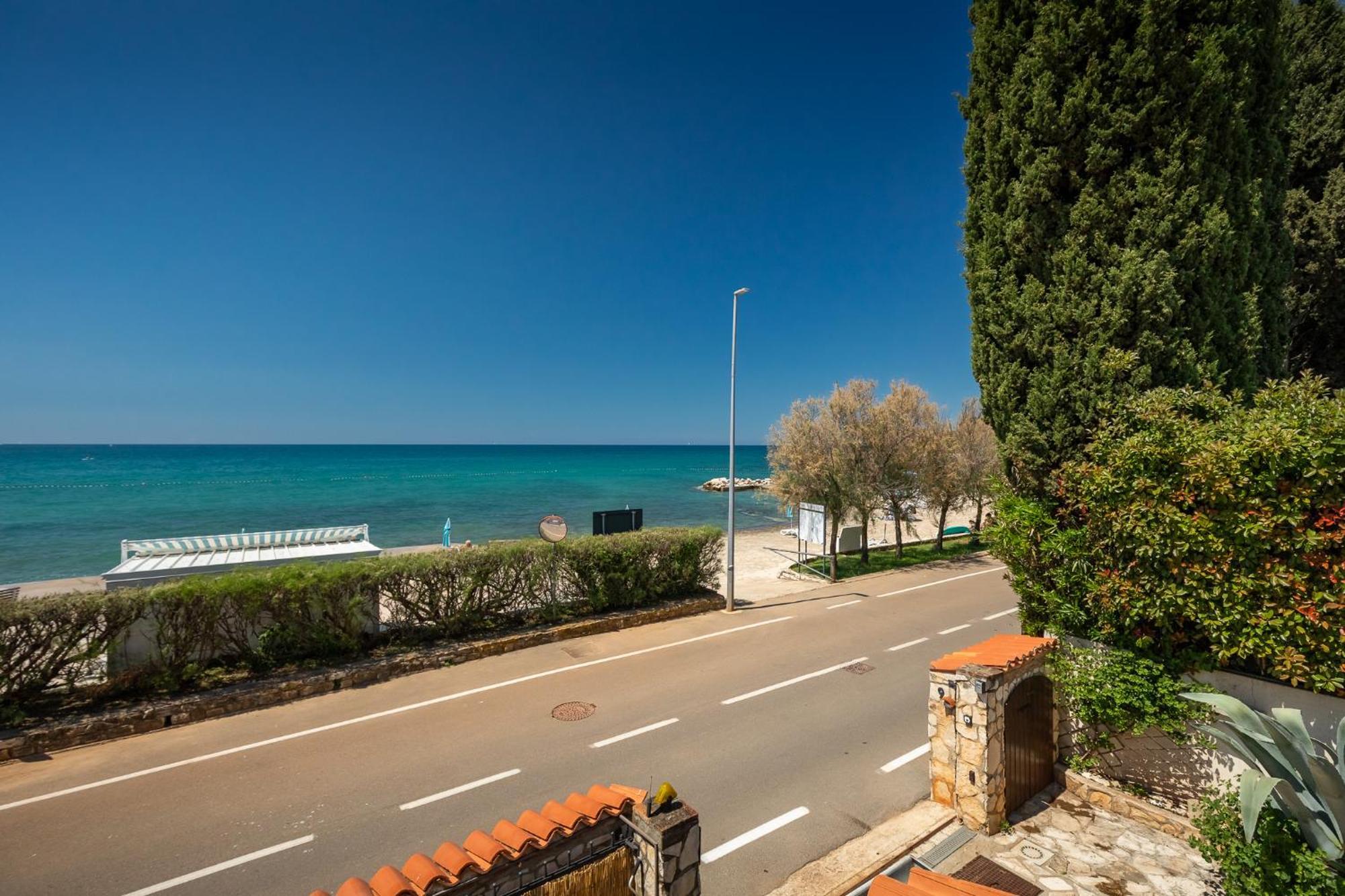 Beach House - Sea Breeze Poreč Eksteriør billede